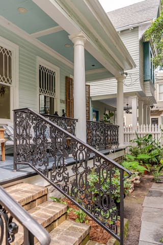 Uptown Victorian Townhouse 3 King Ensuite Bedrooms