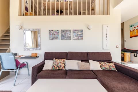 Successful Airbnb property: Panoramic view of the Garonne in Saint Cyprien