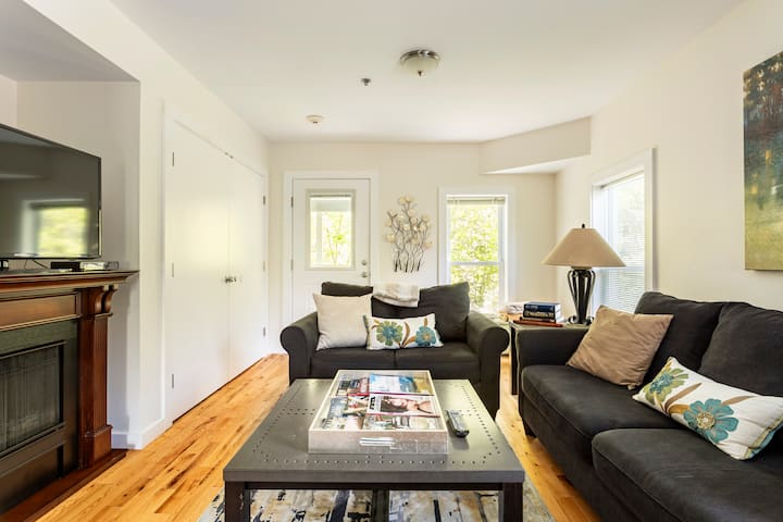 Overlooking The City In A Quiet 7 Unit Building. - North Adams, MA
