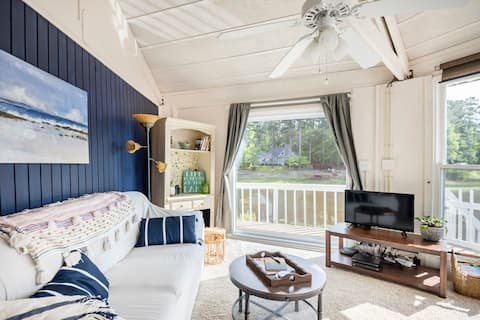 Popular Airbnb listing: Cozy Cottage On The Water in Pinehurst / Southern Pines