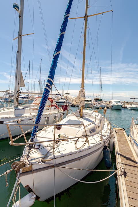 Successful Airbnb property: waterfront accommodation in Marseillan