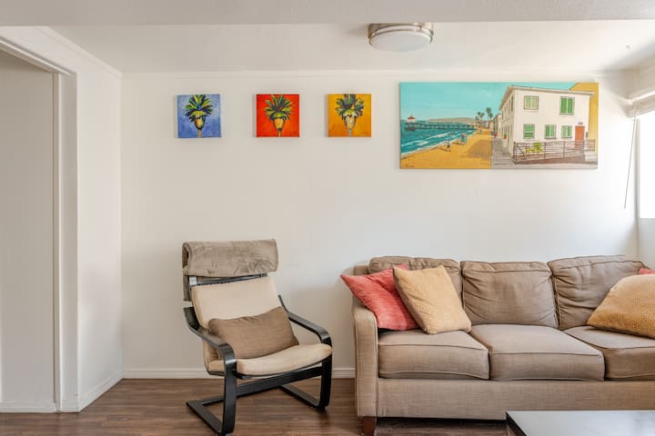 Cozy Beach Bungalow Apt - 2bd/1ba - Manhattan Beach, CA