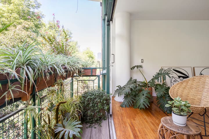 Sunny on Amsterdam, Condesa w/ Parque Mexico views gallery image 3