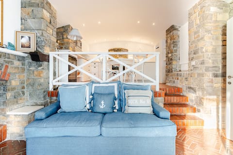 Luxurious romantic apartment with a sea view