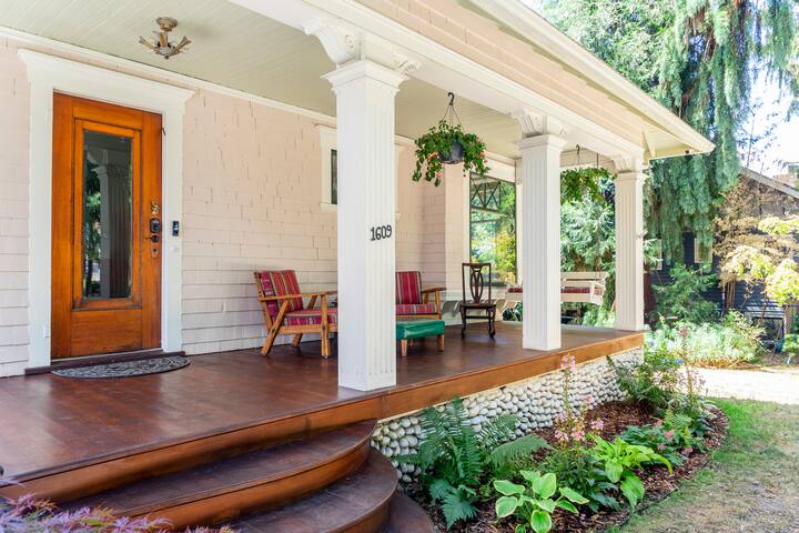 Mint Julep – Southern hospitality in Seattle gallery image 5