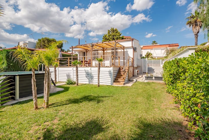 Villa giardino e piscina a 300 metri dal mare