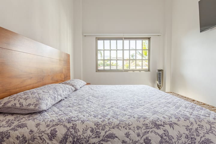 ¡Este dormitorio es un sueño hecho realidad! ✨ La luz natural y los detalles en cada rincón crean una atmósfera acogedora. ¿Quién más adora los espacios modernos y luminosos? ️