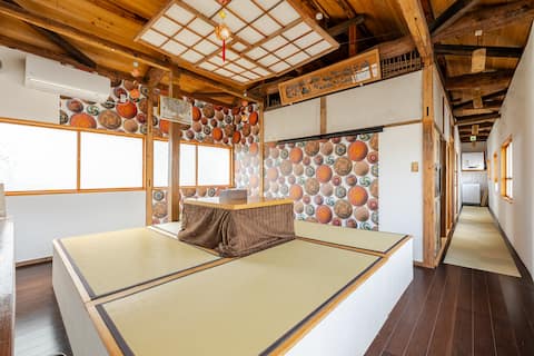 Retro 5BR Hot Spring Town Home for Group Getaways