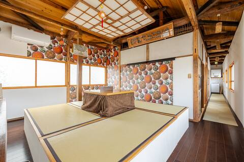 Retro 5BR Hot Spring Town Home for Group Getaways