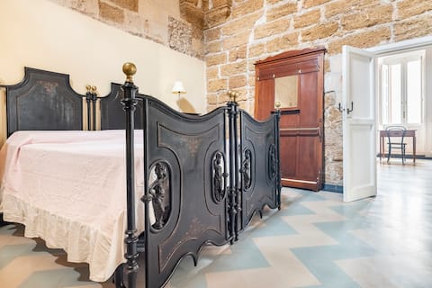 Historic residence of great charm. With garden.