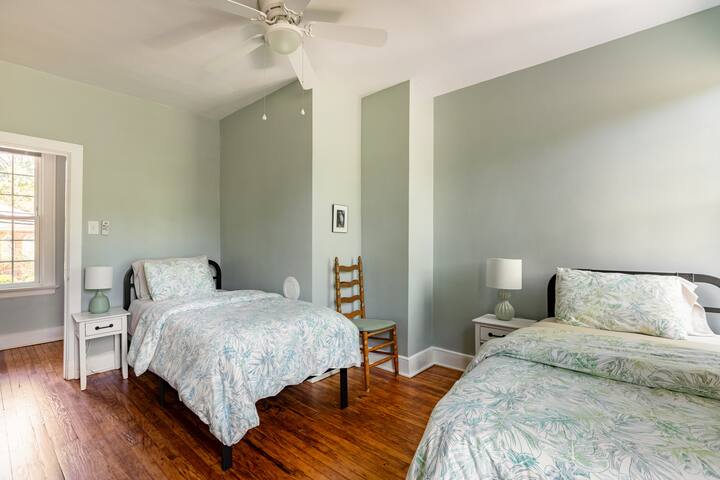 Chumba cha kulala cha 3 juu na vitanda 2 pacha x virefu