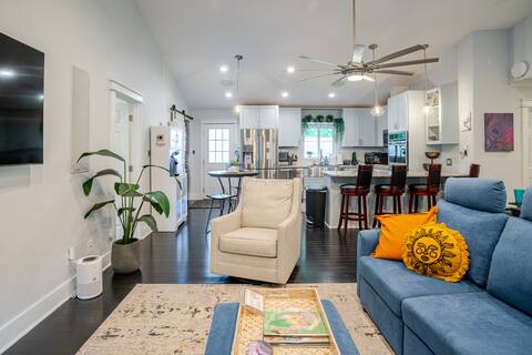 Smart House near Lenovo Center with Grand Primary