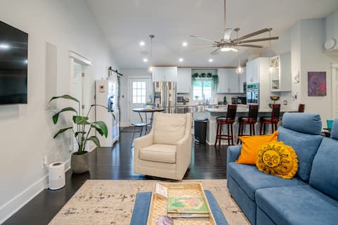 Smart House near Lenovo Center with Grand Primary