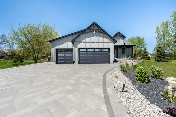 Laporte Cottage | Hot Tub | Walk to Beach