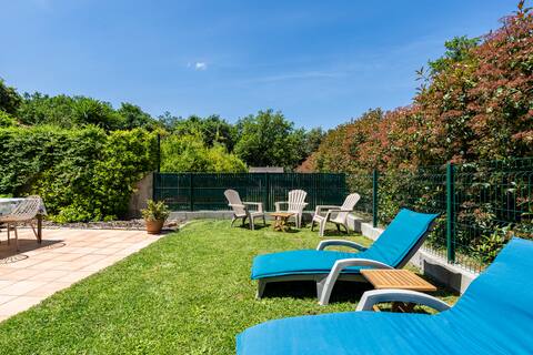 2 bedroom apartment with garden and private parking