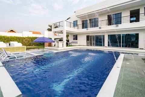 SPECTACULAR FLANDES-ESPINAL-GIRARDOT HOUSE