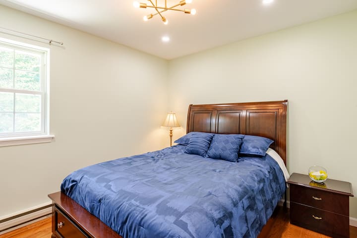 Bedroom #4 - Queen Bed