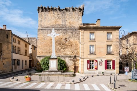 La Vie de Chateau near the Pont du Gard
