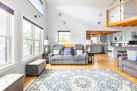 Lake Dunmore Getaway — Foliage Views & Ski Retreat