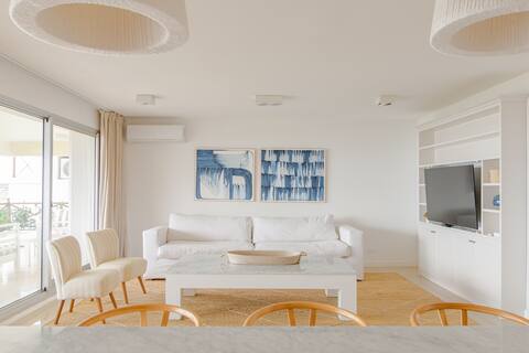 Bikini beach front line apartment