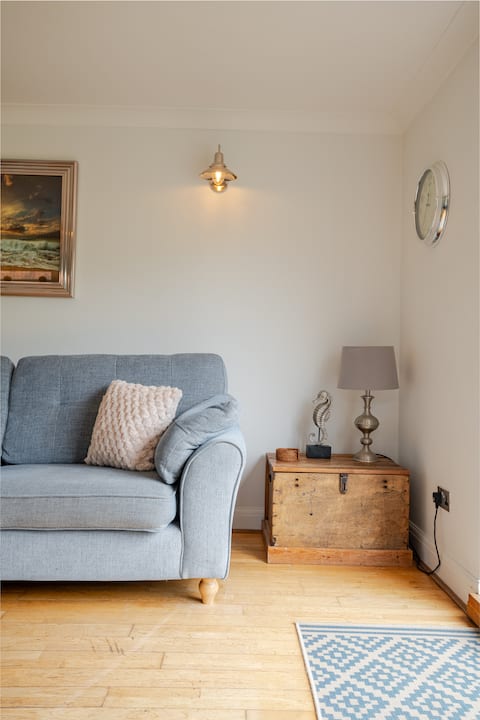 Successful Airbnb property: 4 bedroom house (5 beds) next to beach in Camber