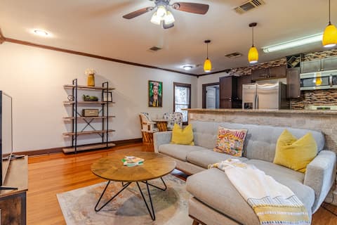 Successful Airbnb property: Newly furnished 1Bedroom apartment near The Pearl in Monte Vista
