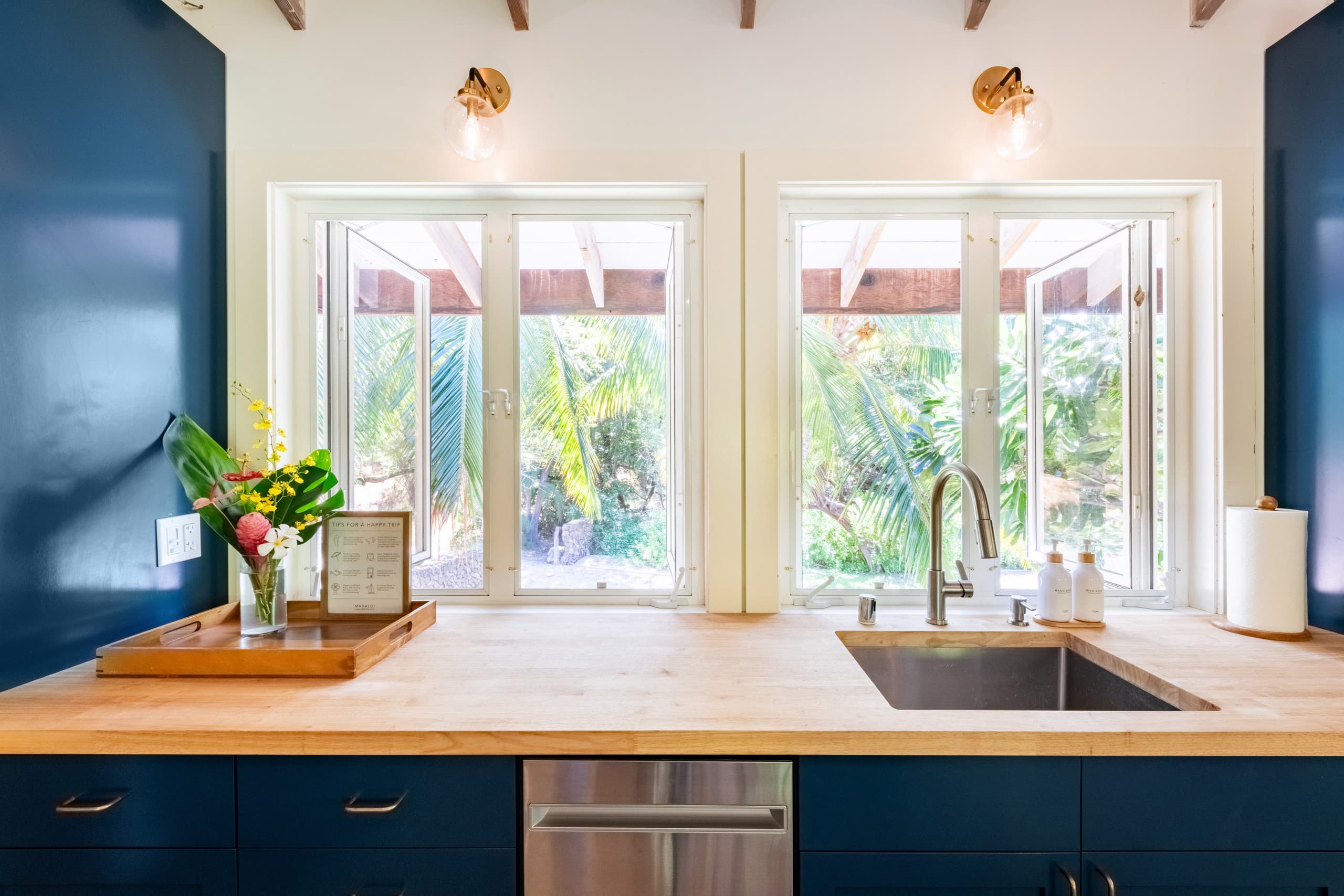 Home in Waimea · ★5.0 · 4 bedrooms · 6 beds · 4 baths - Image 16