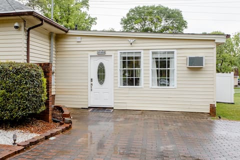 Bright & Spacious Completely Independent Studio Close to CLT Airport