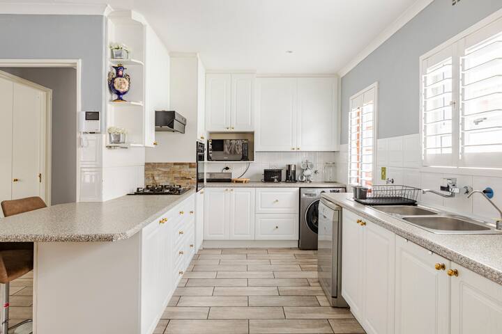 Mount View. Luxury 3 bed villa with pool gallery image 5