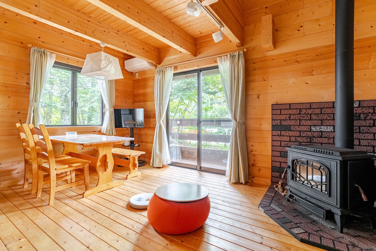 HARUNA CABIN 森の中のログハウス 、広々ウッドデッキでBBQ、公園散策