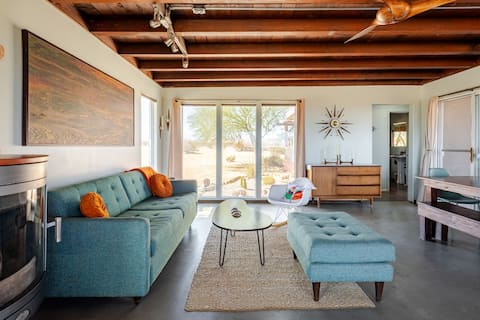 Shangri-La: Mid-Century Mod Cabin