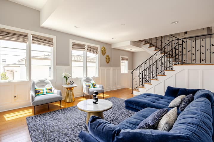 Designer Condo 2 Blocks To Beach W Private Hot Tub - Newport Beach, CA