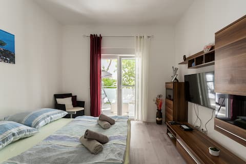 Popular Airbnb listing: Apartment Kolanda in Općina Tribunj