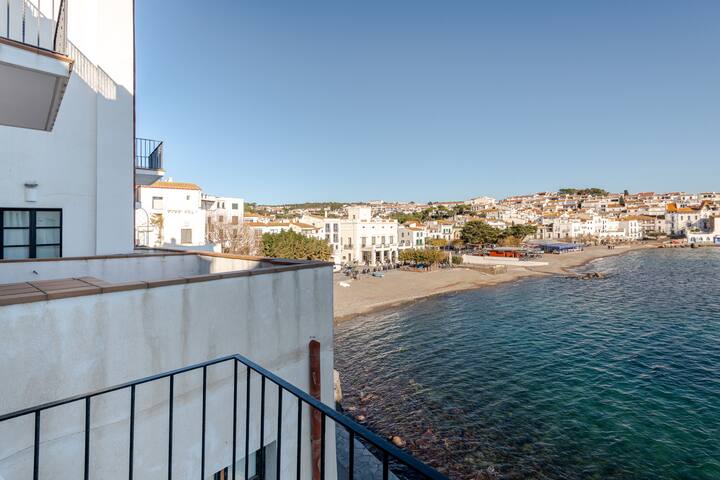 Casa a primera línea de mar en Cadaqués. gallery image 3