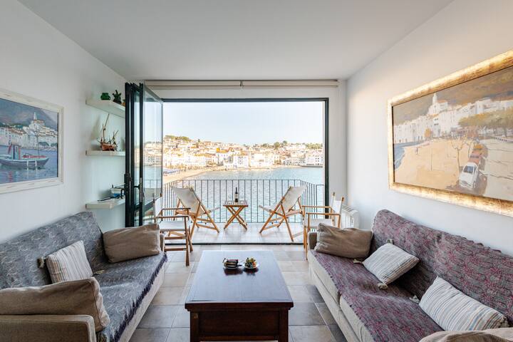 Casa a primera línea de mar en Cadaqués. gallery image 2