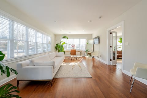 7-Bed Mansion Getaway! 2 Patios &  Gourmet Kitchen