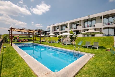 Spacious view of the lagoon in Hotel with Alberca