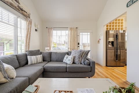 Top performing Airbnb: Mermaids & Moonlight by the Sea License #0447 in Pacific Grove