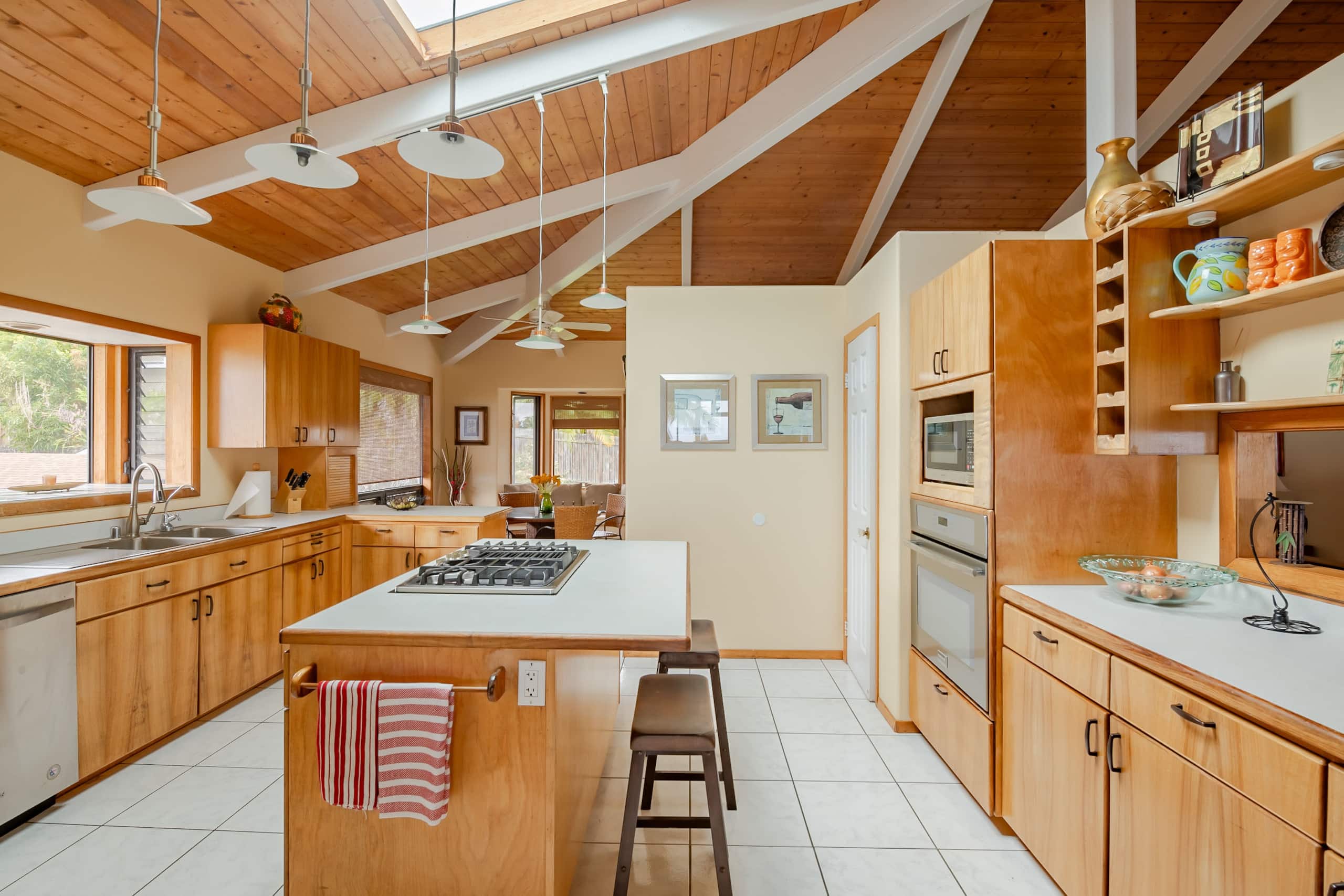 Home in Kailua-Kona · ★4.83 · 3 bedrooms · 4 beds · 2.5 baths - Image 9