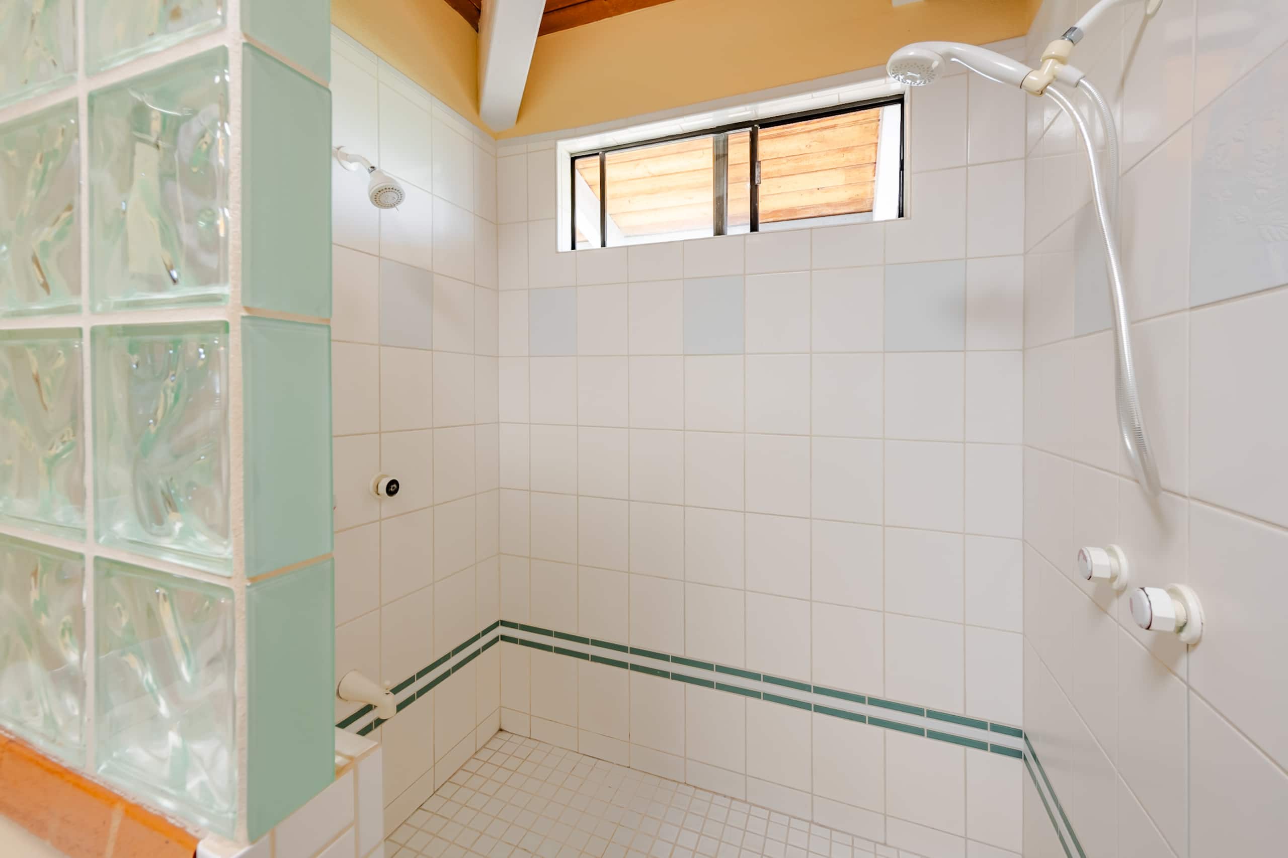 Home in Kailua-Kona · ★4.83 · 3 bedrooms · 4 beds · 2.5 baths - Image 24
