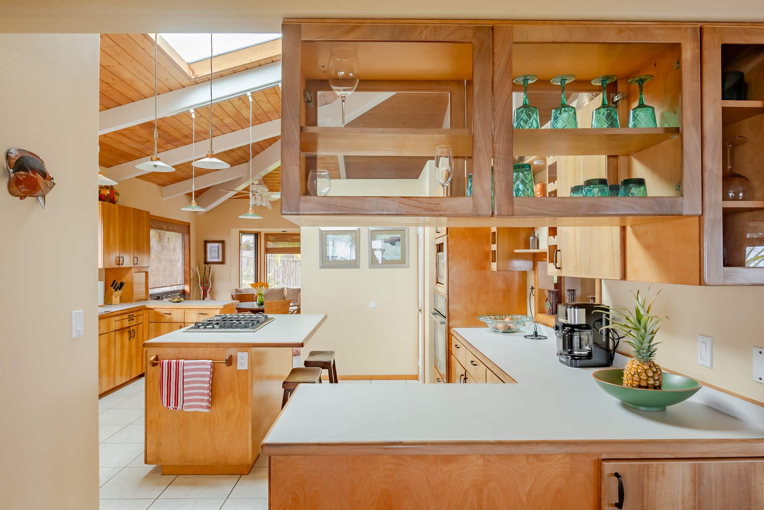 Home in Kailua-Kona · ★4.83 · 3 bedrooms · 4 beds · 2.5 baths - Image 11