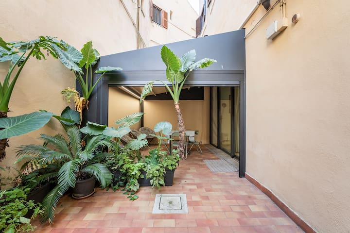 Nel cuore di Campo dei Fiori, casa con giardino