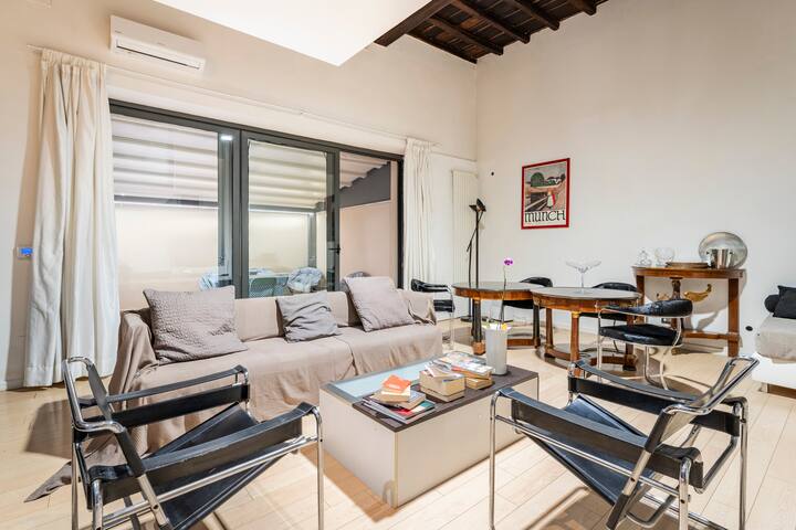 Nel cuore di Campo dei Fiori, casa con giardino gallery image 5