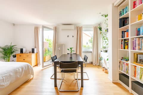 Top Airbnb: Modern apartment between Olympic Park & Castle in Dom Pedro