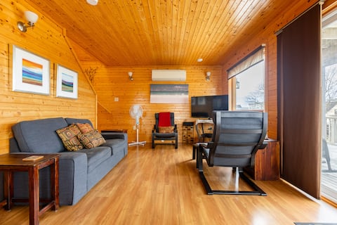 Successful Airbnb property: Inverness 3-bedroom cottage near golf, beach in Inverness, Subd. B