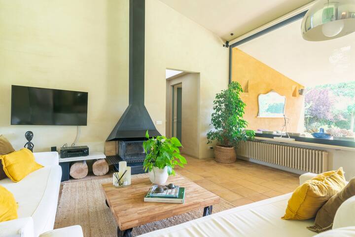 Costa Brava Gem: Large Stylish Villa,Pool & Garden gallery image 5