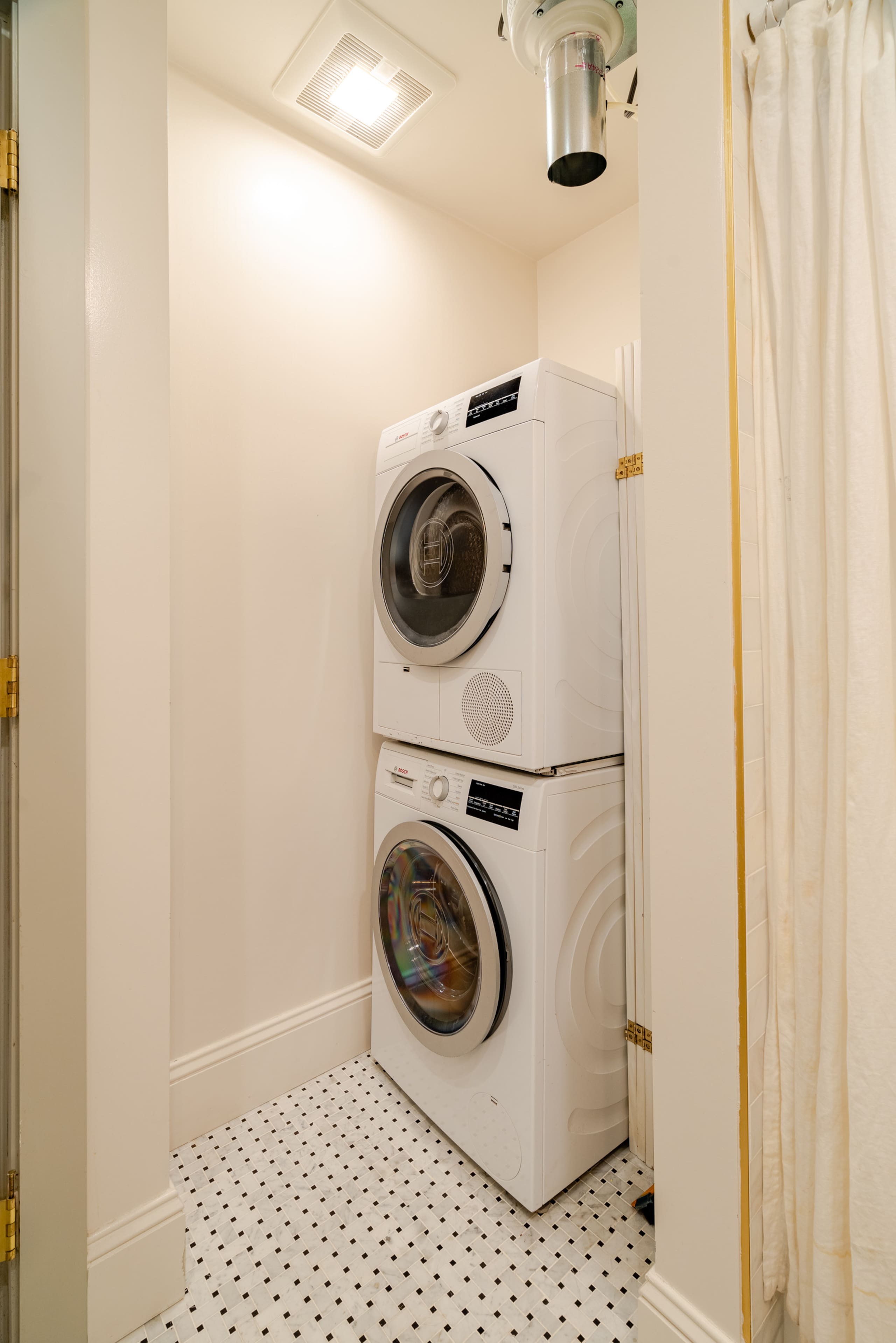 Home in San Francisco · ★4.92 · 2 bedrooms · 4 beds · 2 baths - Image 16
