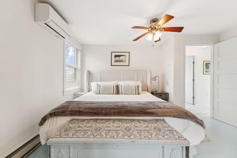 Cozy Ocean View 2-bedroom Cottage