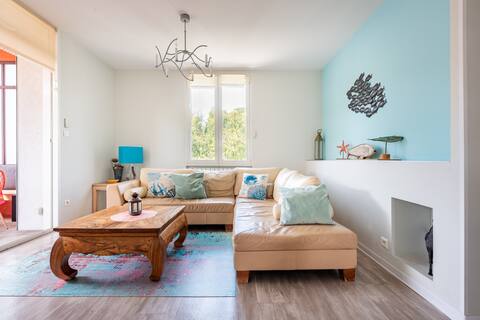 large seaside flat with private terrace