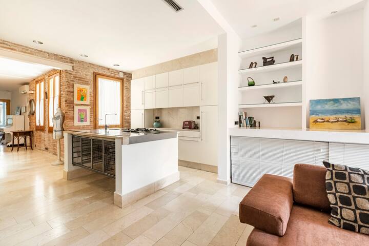 big loft in the heart of Barcelona gallery image 5